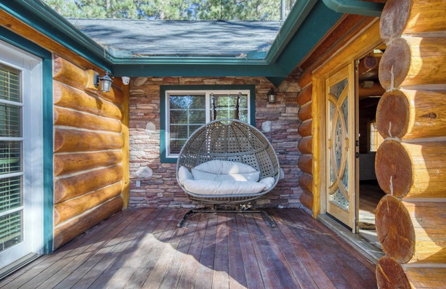 Pinetree Place by Avantstay Group Cabin w/ Hot Tub Minutes to the Lake - Photo 59