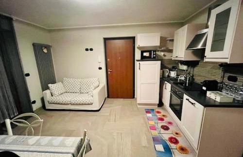 Incantevole Appartamento con Giardino - Garage Privato e Free Wifi - Photo 2