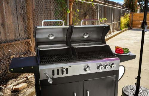 Sleeps 12 - Hot Tub - Pool - Game Room & Fire Pit! - Foto 41