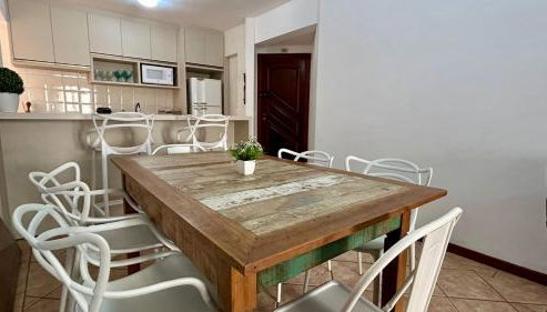 Bombas/ Bombinhas, a 50m do Mar, Apartamento 2 quartos, com churrasqueira na sacada, Ar e Wi-fi - Foto 4, stove