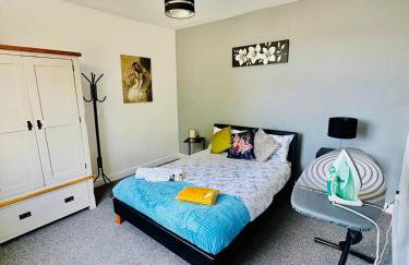 #56 4-Bedroom House Near Shops with Free Parking - Foto 36