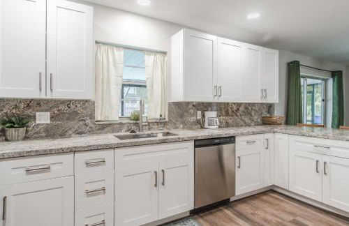 Boho retreat w pool & beach access - Foto 40