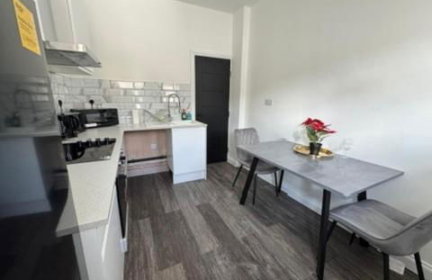 Modern Central Apartments with Balcony - Photo 57