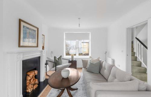 Luxurious 3 Bed House with Free Parking, Sky TV, Movies & Netflix - Foto 28