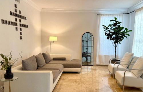 Miami Getaway Heated Pool Villa with Mini Golf & BBQ - Foto 5