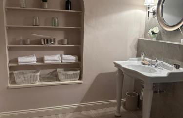 Courtyard House- Luxury Holiday House with floodlit Tennis court - Foto 33