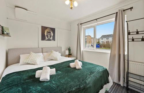 Private 2Bed-Parking & Garden-By FabAccommodation - Foto 4