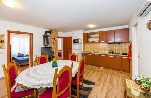 Family-friendly apartments with swimming pool Lovinac, Velebit - 21748 - Foto 11