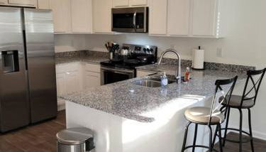 SC 3745 New Townhouse Ft Jackson & USC - Foto 1, stove, dishwasher, pet friendly, toaster, minibar
