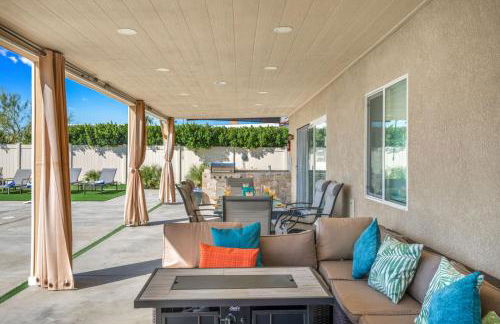 Views, Gameroom, Saltwater Pool & Hot tub, Firepit by MariamsBnb - Foto 9