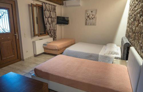 Liontos Rooms - Photo 20