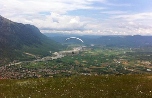 Small Town Apartment - Photo 24