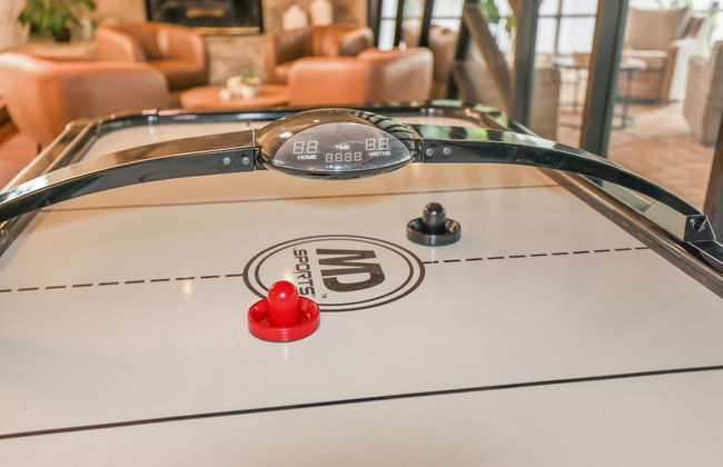 Golden Retreat: Expansive 6BR Home w Heated Pool ~ - Foto 31