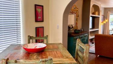 2 bedroom, large fenced yard, 3 mins from farmers market - Foto 2