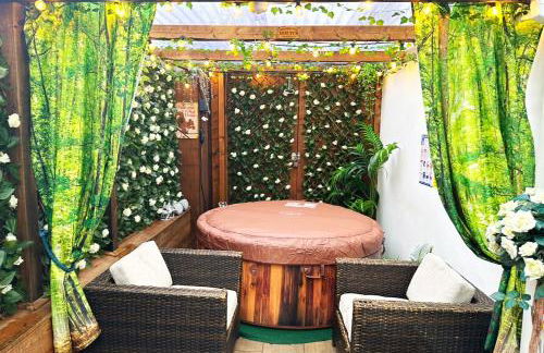 Squirrel Hideaway with Hot Tub in Formby, Liverpool - Foto 9