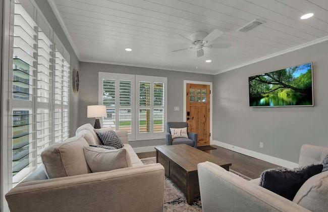 Upscale Home With Pool and Firepit - Close to Mercer St! - Foto 20