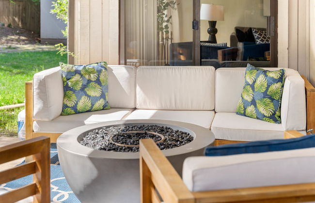 Delightful Home w Fireplace Patio Fire Pit - Foto 33