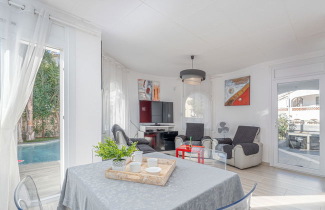 4 bedroom House in Castelló d'Empúries with private pool and garden - Photo 3