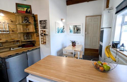 Quirky & cosy 1 or 2 bedroom house in peaceful village - Photo 31