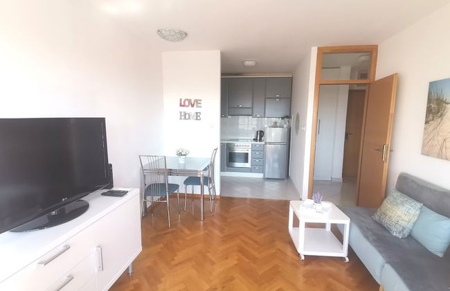 Comfort Apartment - Photo 13