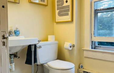 4 Bedroom DC's Best Location with Parking, Walk to Clarendon Metro, Shopping and Nightlife! - Foto 27