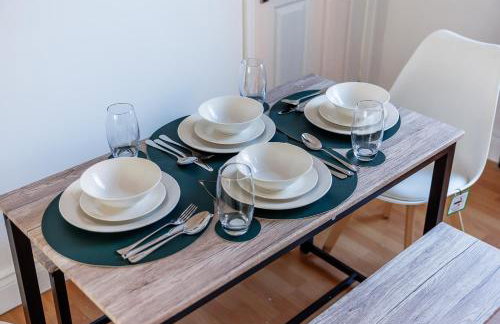 Modern 3-Bed House Parking & Family & Friends - Foto 31