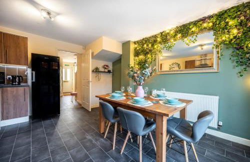 Cosy 4-Bed House l Garden l Free Parking l WiFi l Specious l Hosted by The Cosy Corner Nationwide - Foto 45