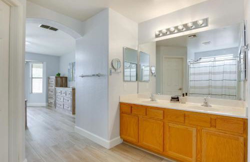 Spacious and Fenced Yard Pet-Friendly Surprise Home - Foto 12