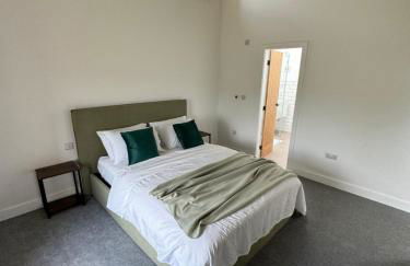 Threshing Barn- Modern 5 Bed, 10 person, Barn Conversion in a Rural Location with Great Access - Foto 35