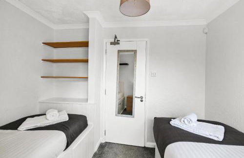 Elegant 5 Bedroom and 3 Bathroom Home in St Annes - Foto 20