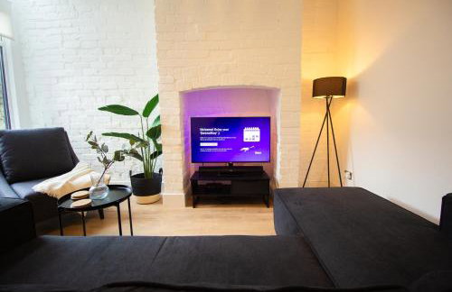 Stylish Cosy 4-Bed Home, Sleeps Up To 10 With Large Sofa Bed, Near Manchester Royal Infirmary & Universities, Free Parking & Ultra-Fast WiFi - Foto 11