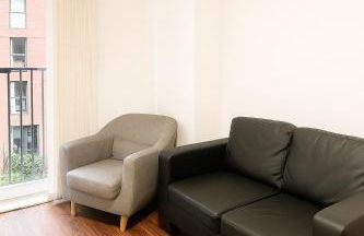 Contemporary 2 Bedroom Flat with Great Location in Salford - Foto 15