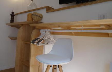 CHAMBRE du SABOTIER - Studio troglodytique - A 100 m Baignade en rivière - Location de Canoë - Circuits cyclo - Aire de pique-nique - 3 restaurants - Foto 9