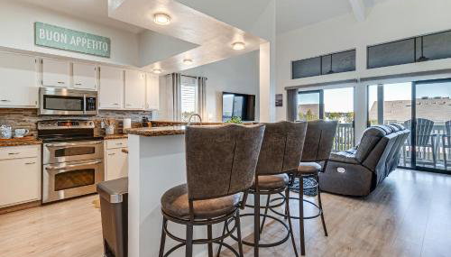 Steps to Lake Conroe! Condo with Balcony and Views - Foto 2