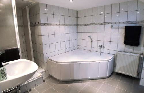 central working and living apartments - Photo 17