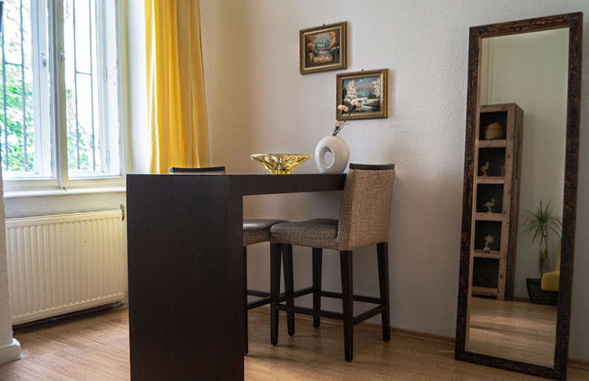 Vibrant Apartment Near Downtown - Foto 9