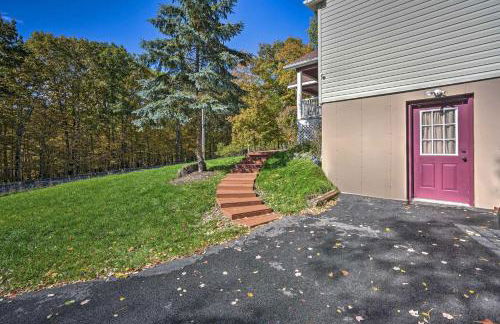 Game Room and Spacious Yard 10-Acre Catskills Home! - Foto 42