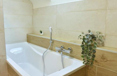 Gîte La Mancellière - Maison familiale 12-15 pers, grand jardin, jeux & pétanque - Pleine nature - Foto 12