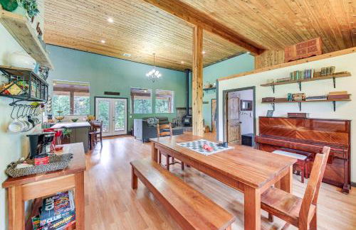 Rustic and Modern Home with Forest Views in Newport! - Foto 6