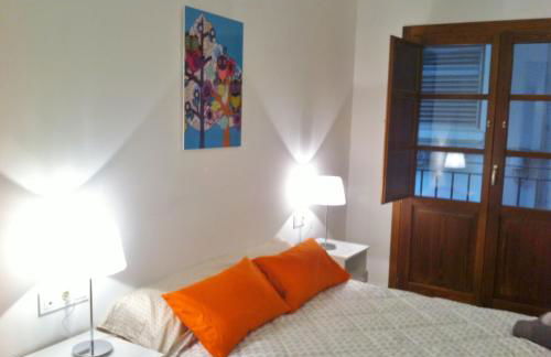 Superb Central Market Apt - Photo 11