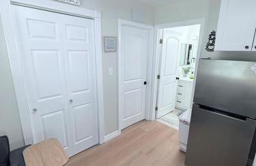 Private 1BR 1BA Suite, Kitchen, Fireplace, Parking - Foto 25