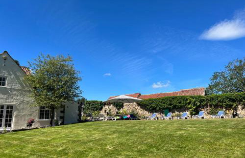 Richmond Hill Cottages, Exclusive 6 bedroom Farm House, Markington with heated pool - Photo 47