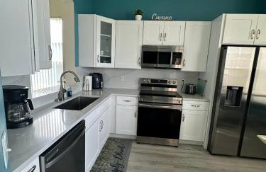 Chic villa 4 Bedroom 3 Bath with pool & game room - Foto 11