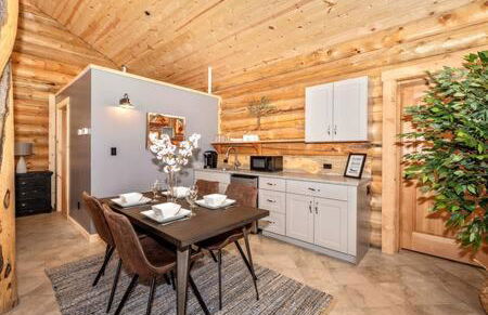 Studio apartment at Sugarloaf Log House - Photo 9