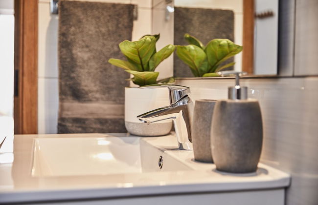 Two Bedroom Self Contained House - Photo 35