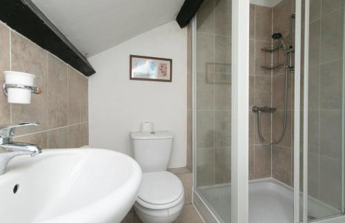 Awelon Holiday Cottage sleeps 10, Hot Tub, Log Burner, North Wales, Porthmadog - Foto 24