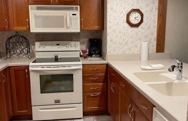 Top Floor Luxury, Sauna, Private Pool, Lake Bellaire Beach, 5 beds, 4 full bath - Foto 32