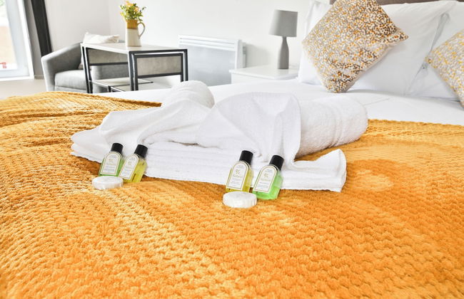 Stunning Studio In Converted Building - Photo 7