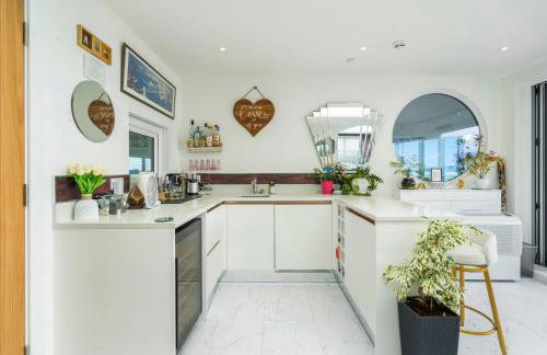 The Penthouse - Marine House - Photo 10