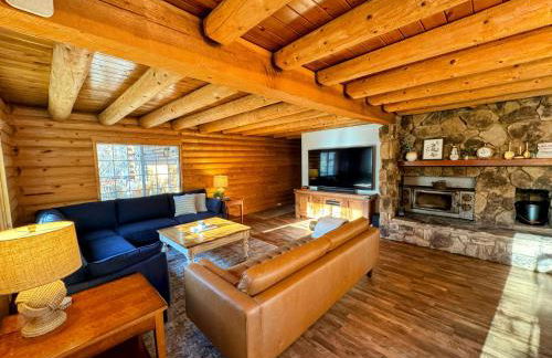 Log Cabin w/ pool, spa, game room, sleeps 20 - Foto 23
